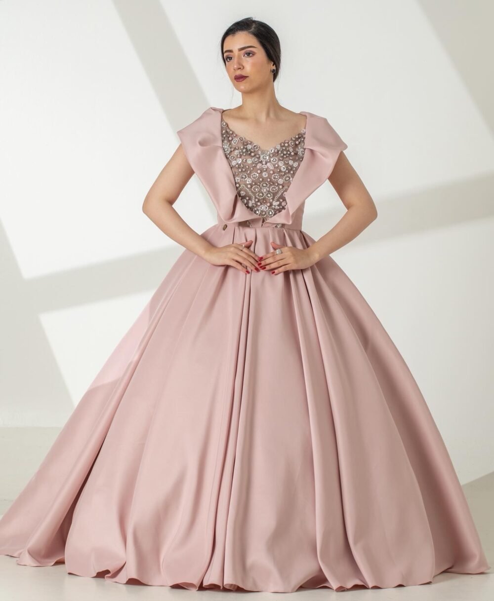 فستان وردي فخم
